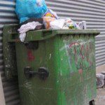 contenedor de basura lleno