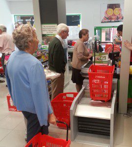 Caja con elevador de cestas