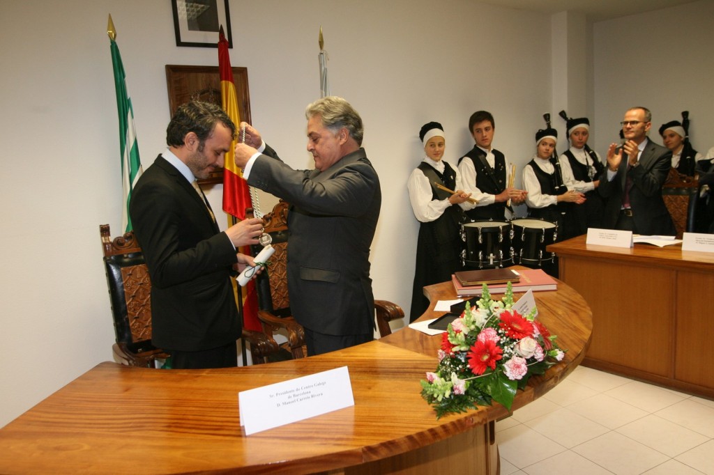 Entrega, Medalla de Oro , Ayuntamiento Quiroga , presidente ,Centro Gallego de Barcelona, Manoel Carrete