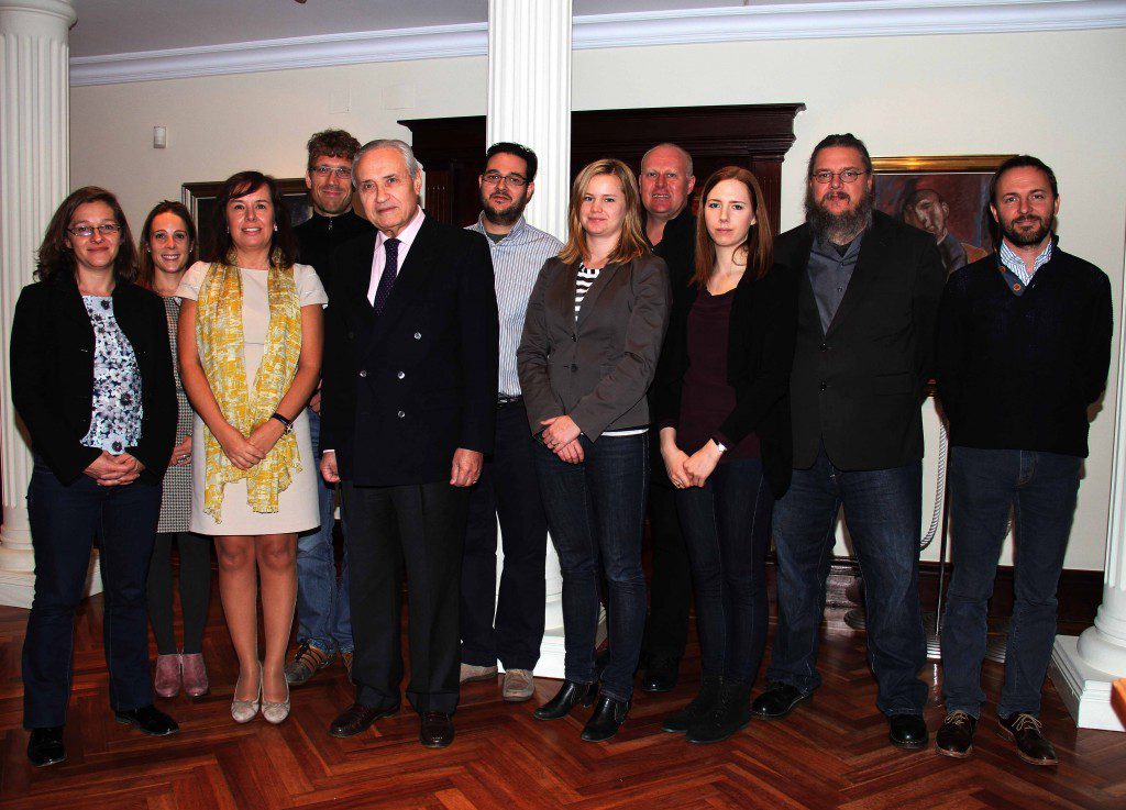 O delegado da Xunta en Madrid cos integrantes deste proxecto