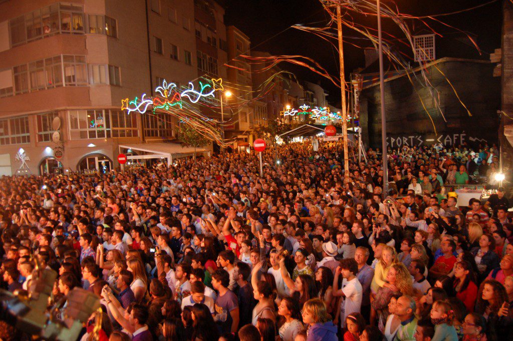 Fiestas de Verano 2014 en A Rúa durante la actuación de la orquesta París de Noida