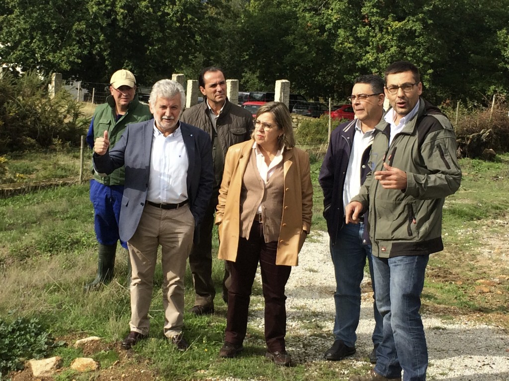 Rosendo Fernández, Patricia Ulloa e Jorge Mourelo visitan a Granxa de Armariz
