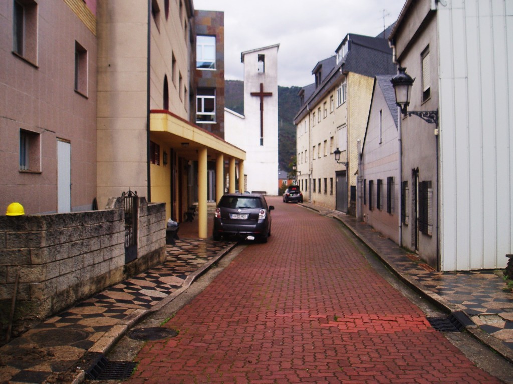 Calle de la iglesia de Sobradelo donde está la fuente