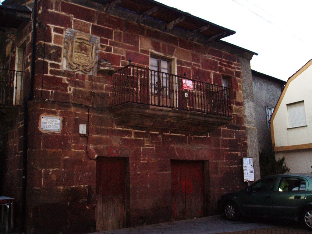 Una de las casas con escudo más antiguas de A Rúa también sometida al plan