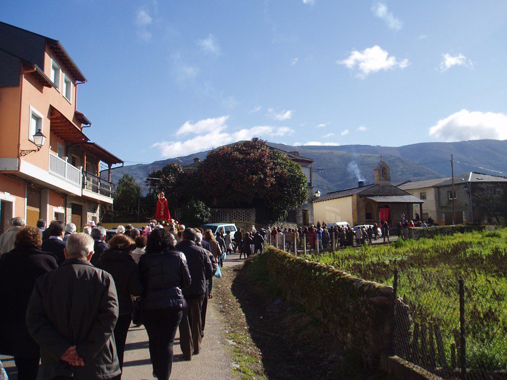 De camino a la capilla