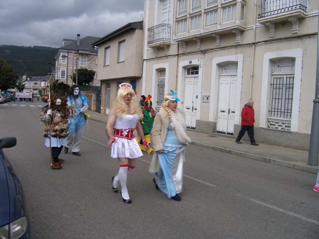 Desfile en Vilamartín