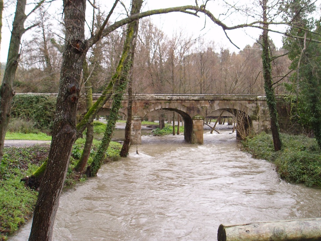 El río Leira de Vilamartín se mantuvo desbordado en algunos tramos