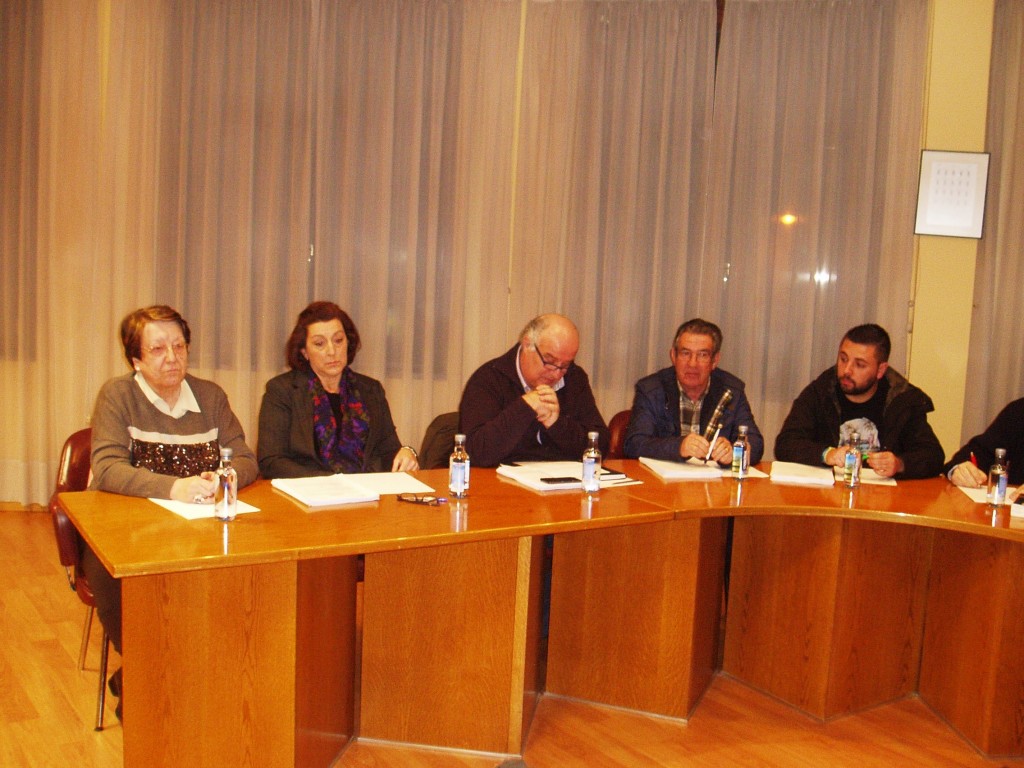 Avelino García Ferradal con el grupo municipal del PP durante su intervención