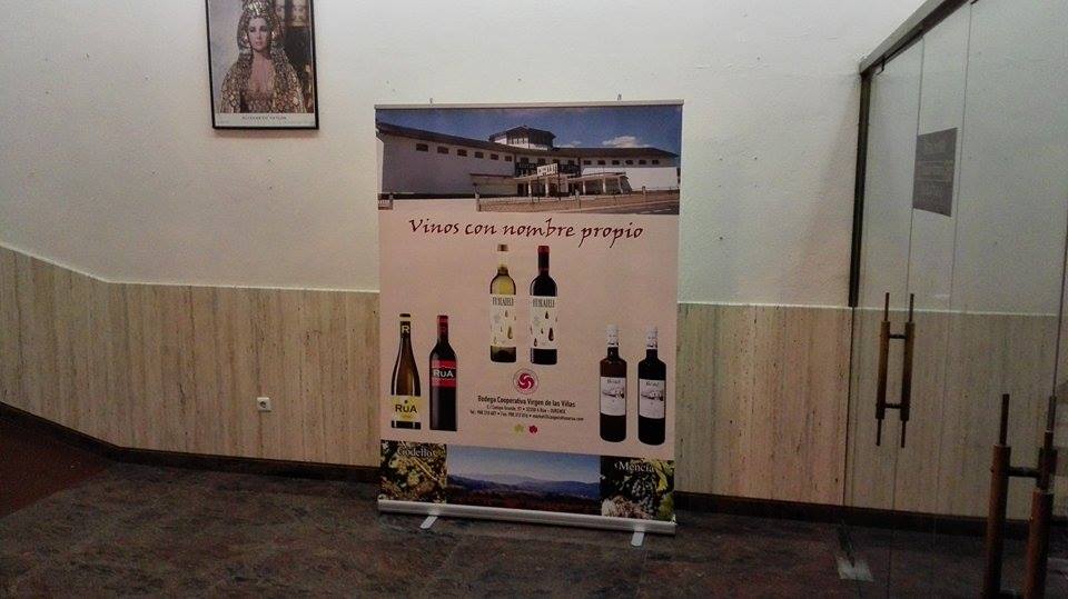 Panel de vinos de la cooperativa de A Rúa durante el acto de celebración de su 50 aniversario