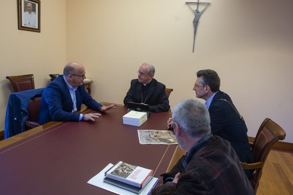 Manuel Baltar, na reunión que mantivo co bispo de Ourense, Leonardo Lemos.