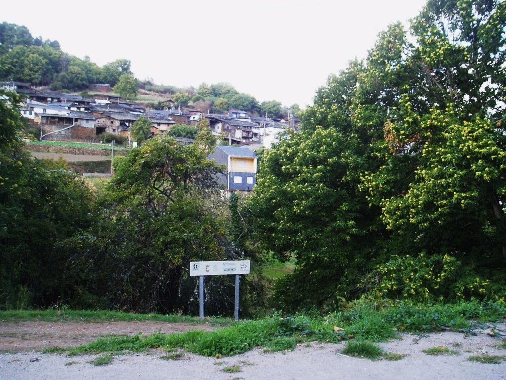 Vista de Cernego y entorno donde está la carretera