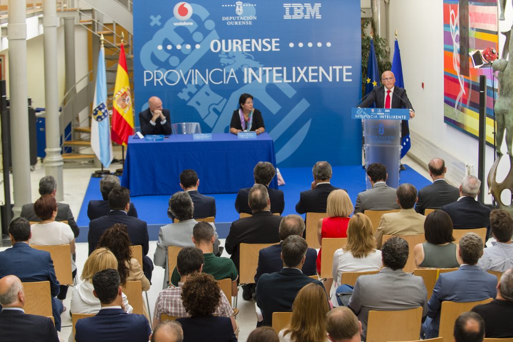 Acto de sinatura do convenio entre Deputación de Ourense, Vodafone e IBM