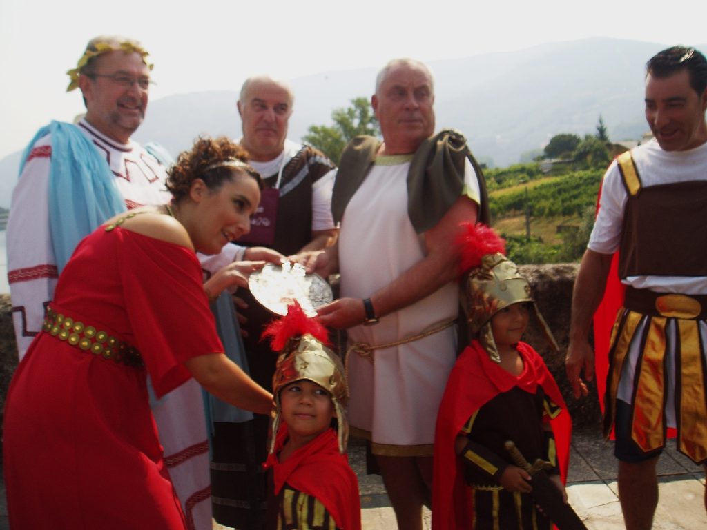 Todos muy romanos en el puente de A Cigarrosa de Petín