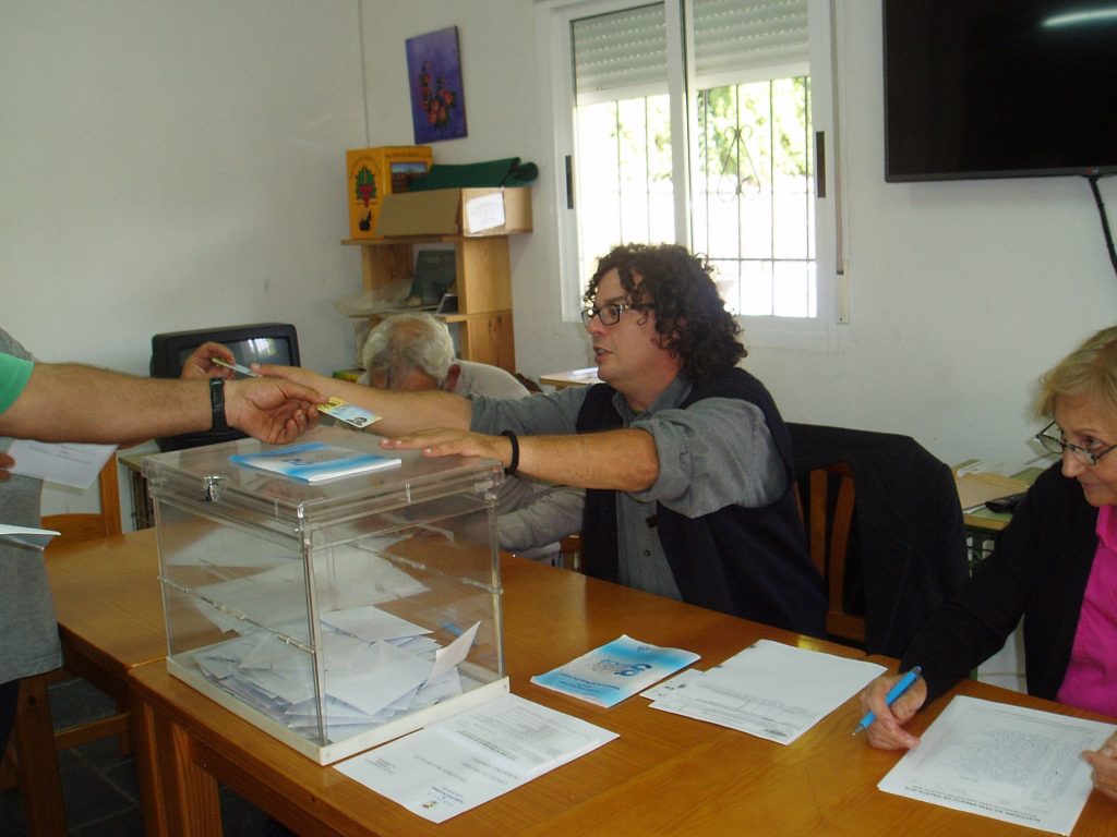 Centro social de Portela (Vilamartín) convertido en colegio electoral