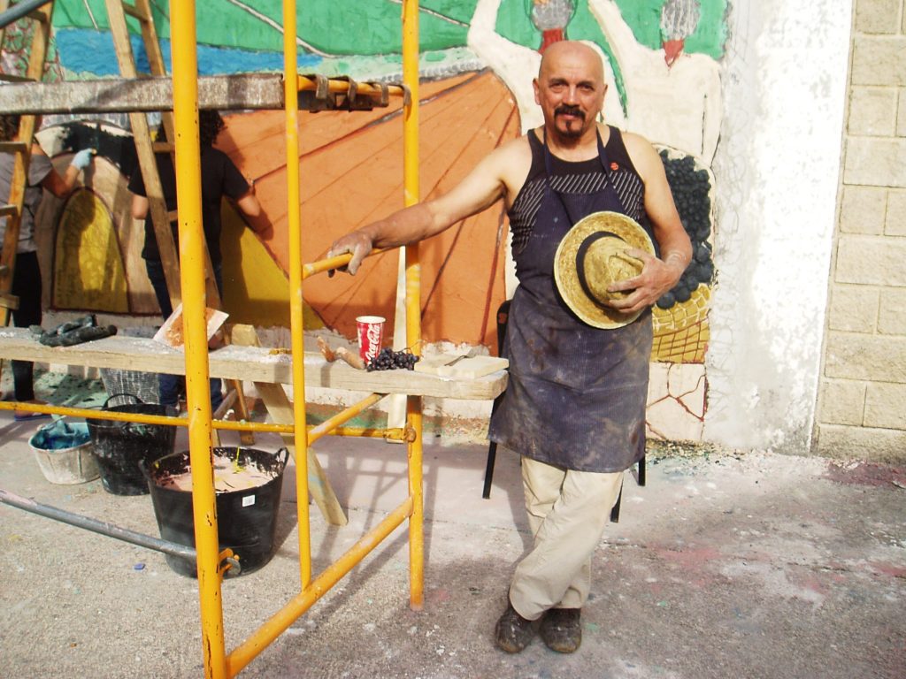 El maestro escultor Carlos Moreyra