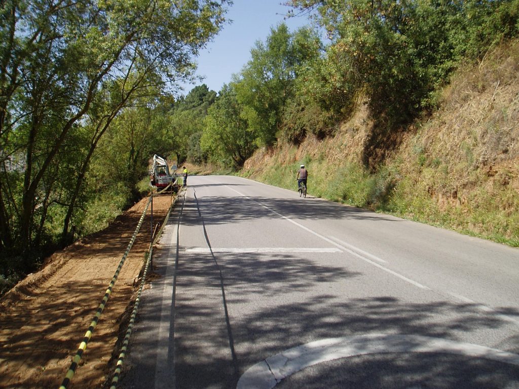 Senda peatonal para peregrinos en San MIguel de Outeiro