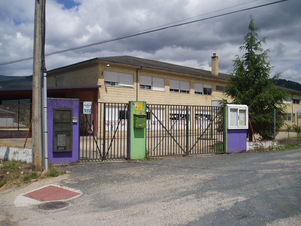 La vivienda está en el entorno del colegio de Vilamartín