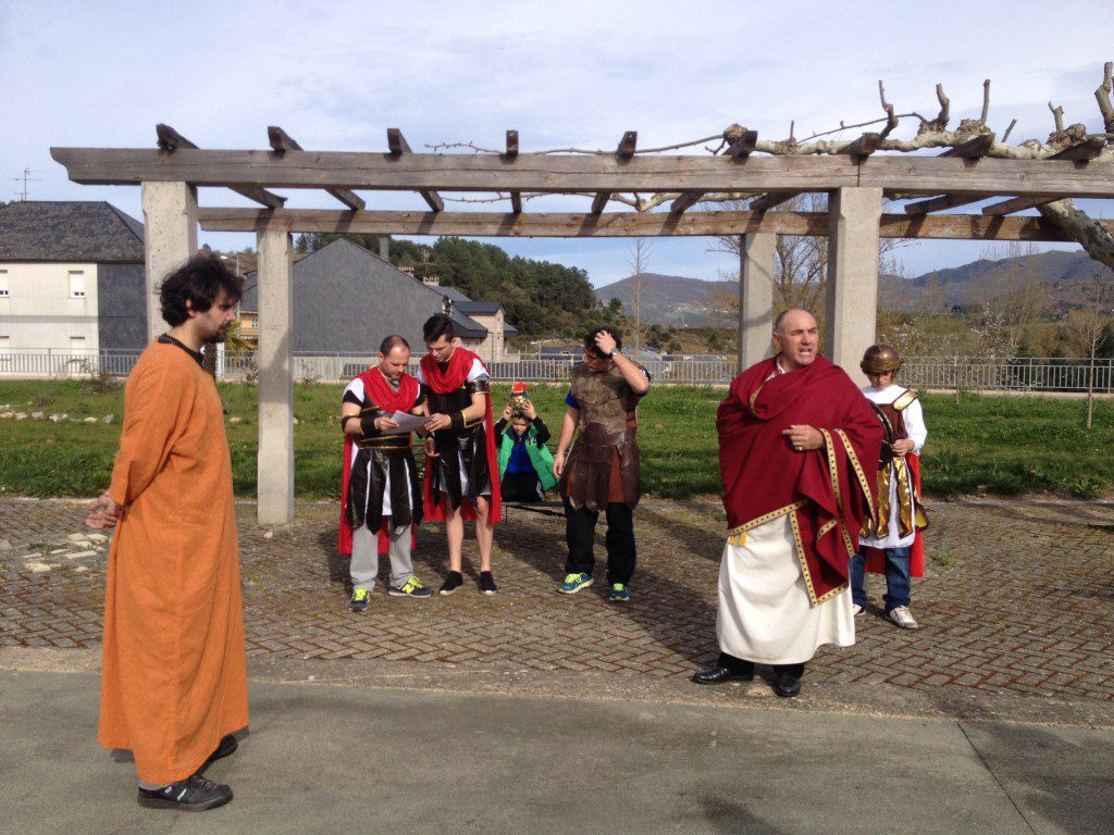 Escenificación de La Pasión en Rubiá. Congrega a cientos de visitantes en la Semana Santa de Valdeorras