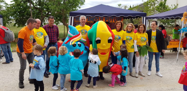 Cholo e Nela con los participantes de la Convivencia de Educación Infantil